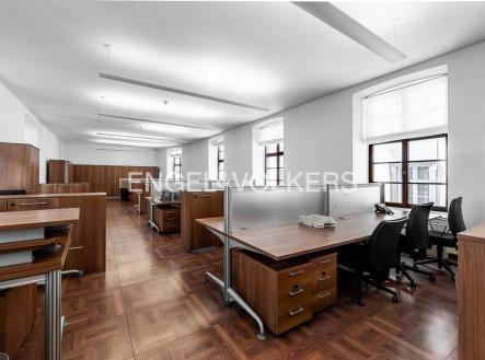 Pronájem kanceláře, 168 m²