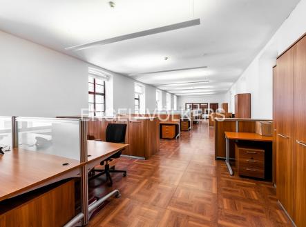 Pronájem kanceláře, 168 m²