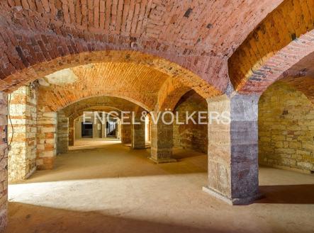 Pronájem obchodní prostor, 531 m²