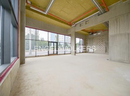 Pronájem - obchodní prostor, 136 m²