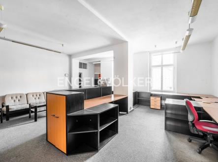 Pronájem kanceláře, 277 m²