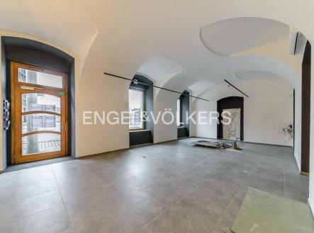 Pronájem - obchodní prostor, 380 m²