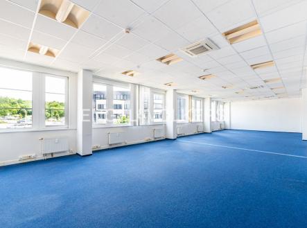 Pronájem kanceláře, 454 m²