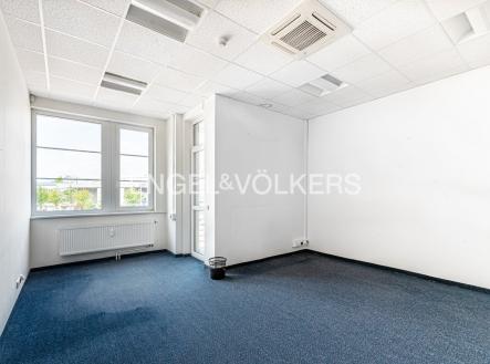 Pronájem kanceláře, 540 m²