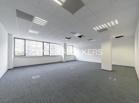 Pronájem kanceláře, 868 m²