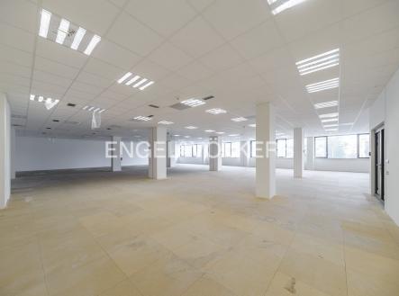 Pronájem kanceláře, 450 m²