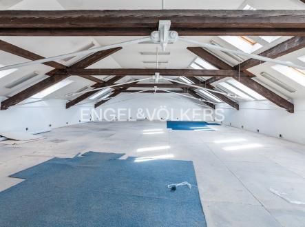 Pronájem kanceláře, 287 m²