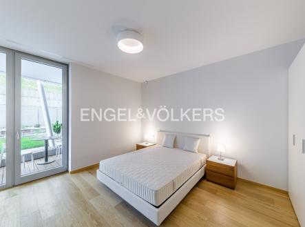 Pronájem bytu, 1+kk, 66 m²