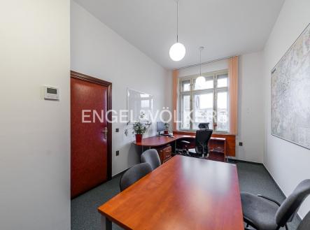 Pronájem kanceláře, 226 m²