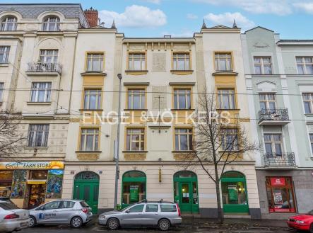 Pronájem nájemního domu, 1 390 m²