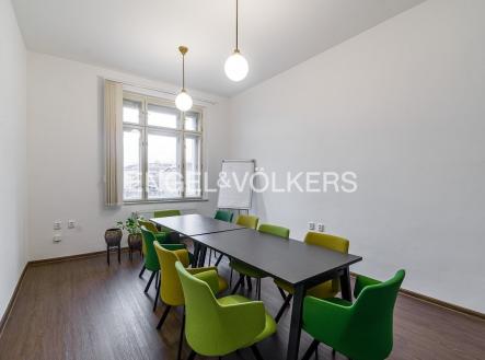 Pronájem nájemního domu, 1 390 m²