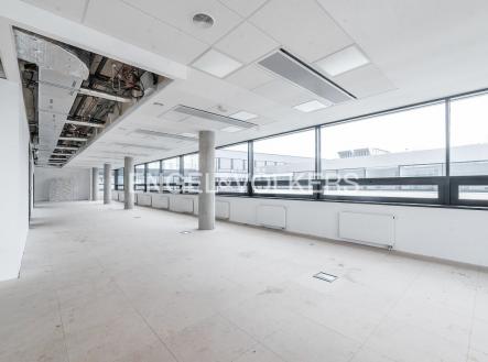 Pronájem kanceláře, 909 m²