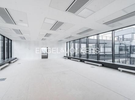 Pronájem kanceláře, 909 m²
