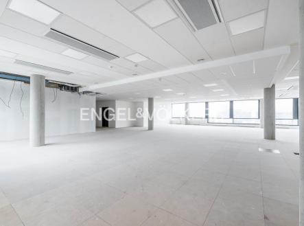 Pronájem kanceláře, 909 m²