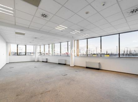 Pronájem kanceláře, 883 m²