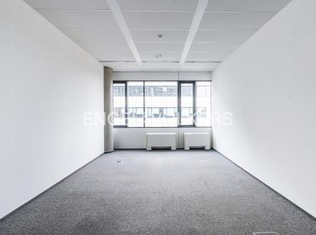Pronájem kanceláře, 606 m²