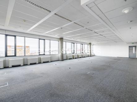 Pronájem kanceláře, 1 154 m²