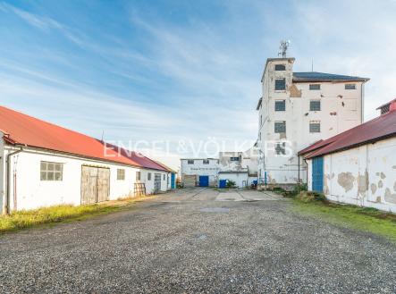 Pronájem komerčního objektu, sklad, 8 369 m²