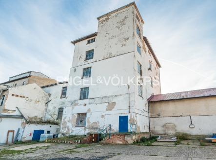 Pronájem komerčního objektu, sklad, 8 369 m²