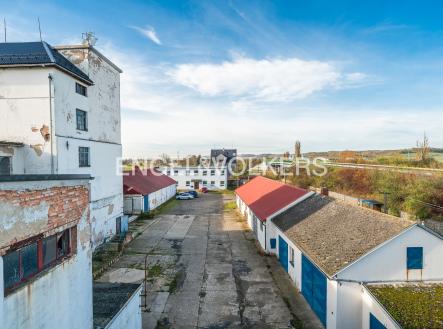 Pronájem komerčního objektu, sklad, 8 369 m²