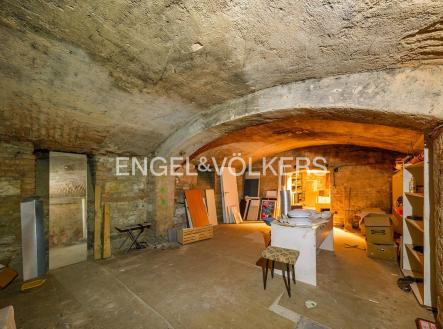 Pronájem komerčního objektu, sklad, 281 m²