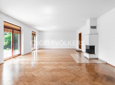 Pronájem - dům/vila, 380 m²