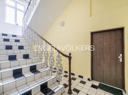 Pronájem komerčního objektu, jiný, 93 m²