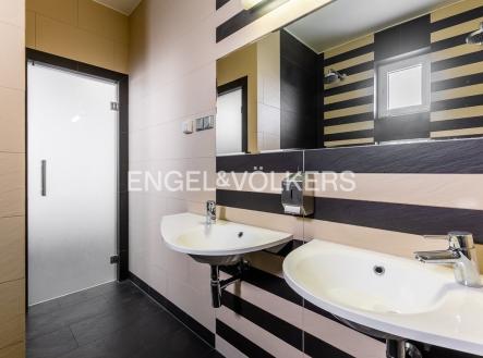 Pronájem kanceláře, 184 m²