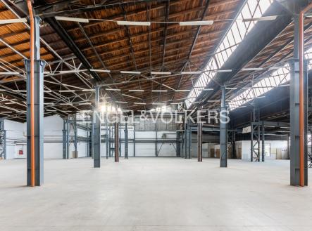 Pronájem komerčního objektu, sklad, 2 735 m²