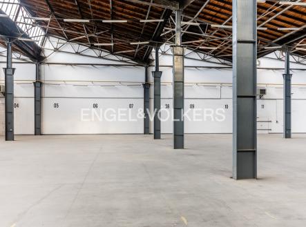 Pronájem komerčního objektu, sklad, 2 735 m²