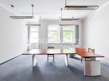 Pronájem kanceláře, 1 054 m²