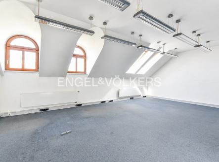 Pronájem kanceláře, 1 054 m²