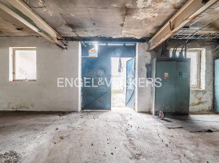 Pronájem komerčního objektu, sklad, 1 551 m²