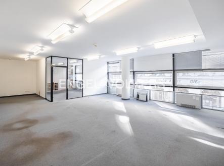 Pronájem kanceláře, 226 m²