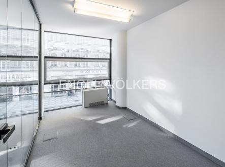 Pronájem kanceláře, 226 m²