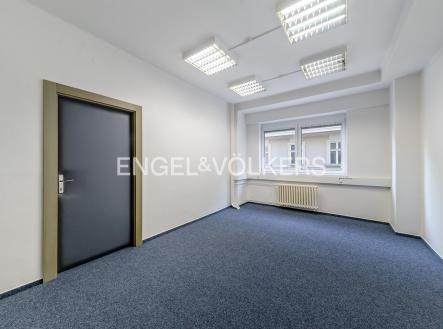 Pronájem - kanceláře, 93 m²