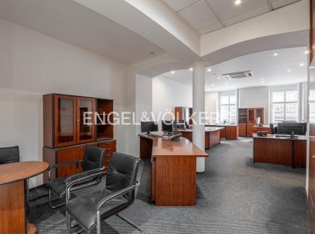 Pronájem kanceláře, 191 m²