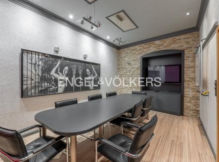 Pronájem kanceláře, 191 m²