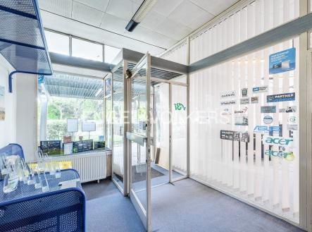 Pronájem kanceláře, 340 m²