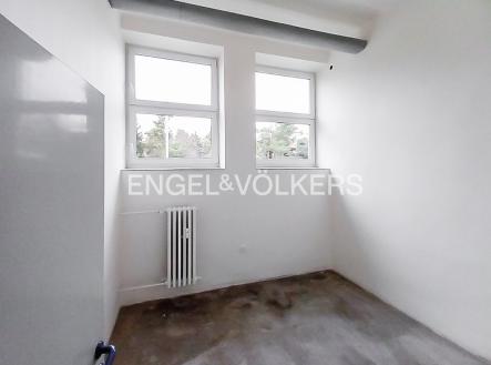 Pronájem - obchodní prostor, 118 m²