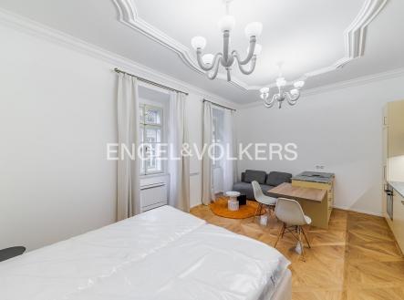 Pronájem bytu, 1+kk, 39 m²