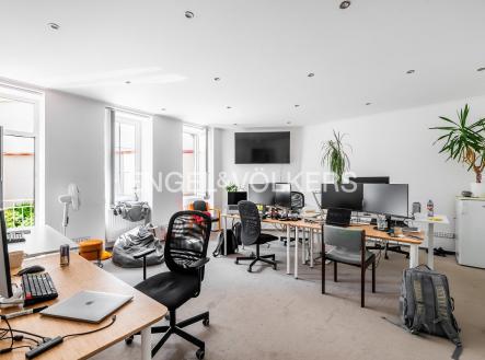 Pronájem - kanceláře, 107 m²