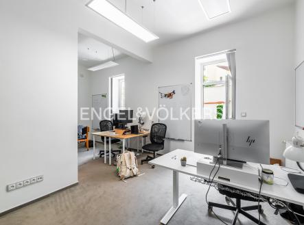 Pronájem - kanceláře, 107 m²