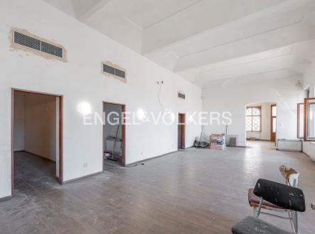 Pronájem restaurace, 642 m²