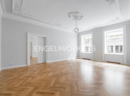 Pronájem kanceláře, 376 m²