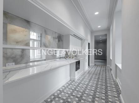 Pronájem kanceláře, 376 m²