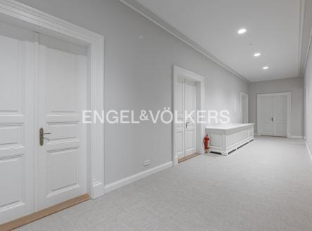 Pronájem kanceláře, 1 434 m²