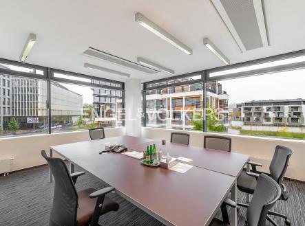 Pronájem kanceláře, 517 m²