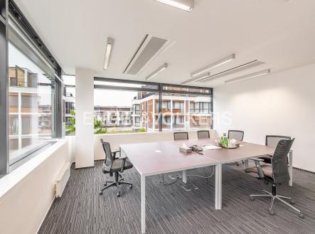 Pronájem kanceláře, 517 m²
