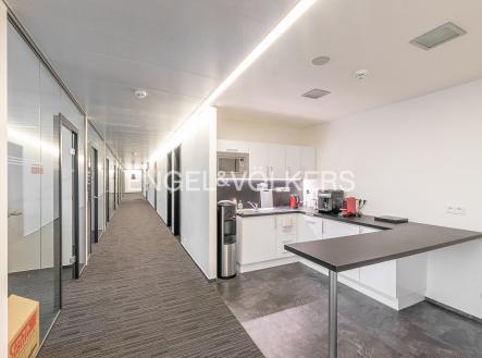 Pronájem kanceláře, 517 m²